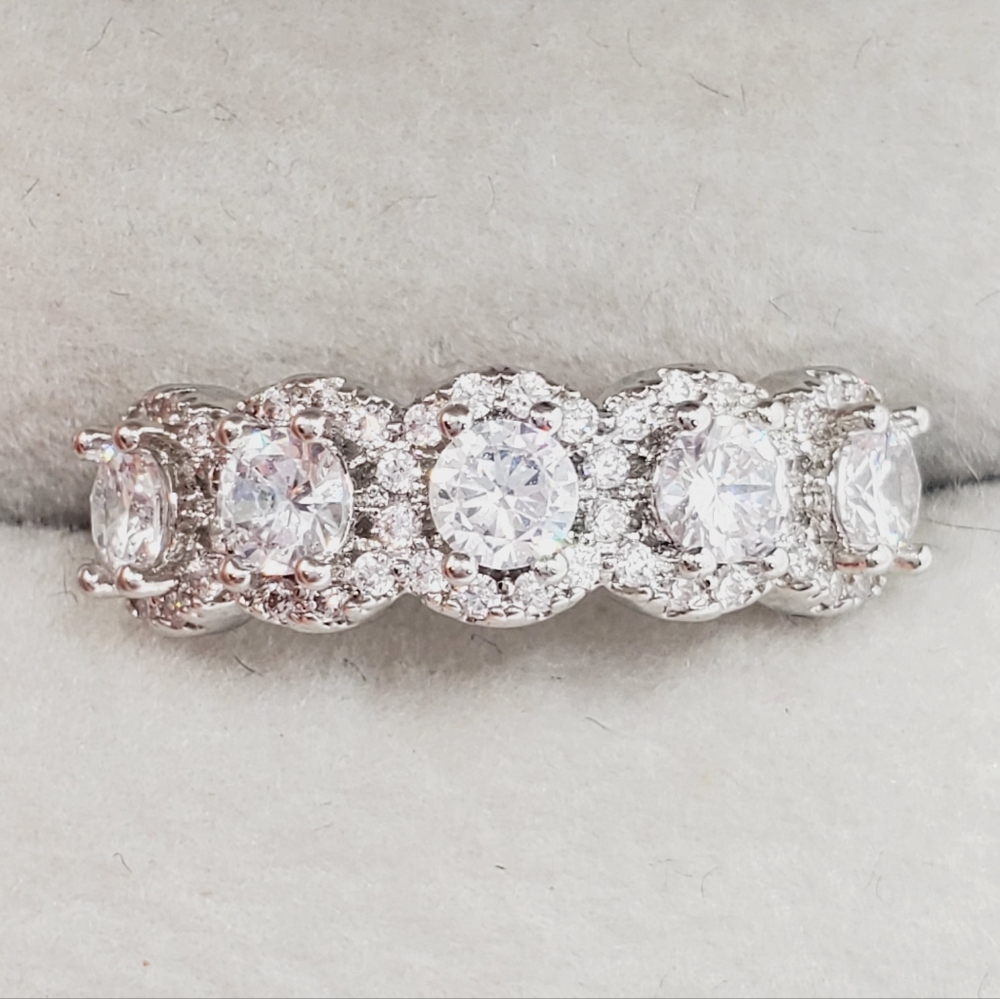 Multi Halo Band Ring